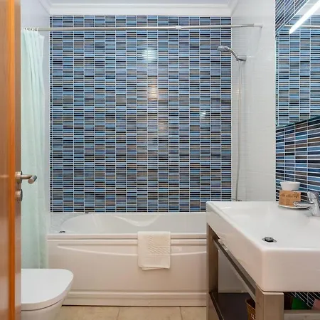 Apartmán - Piscine- Proche Centre- *
